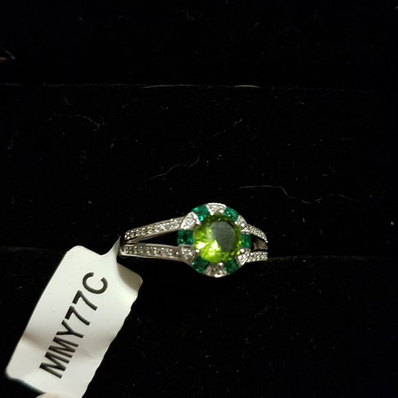 Stunning Emerald Ring from Charmed Aroma - Picture 5 of 6